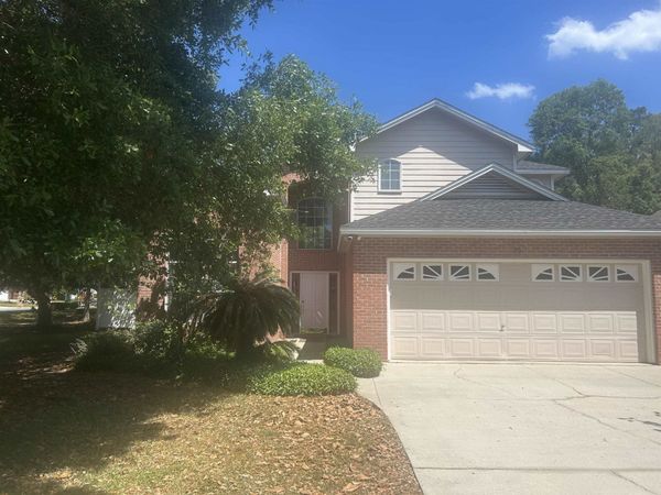 200 Sugar Plum Drive , Tallahassee, FL 32312
