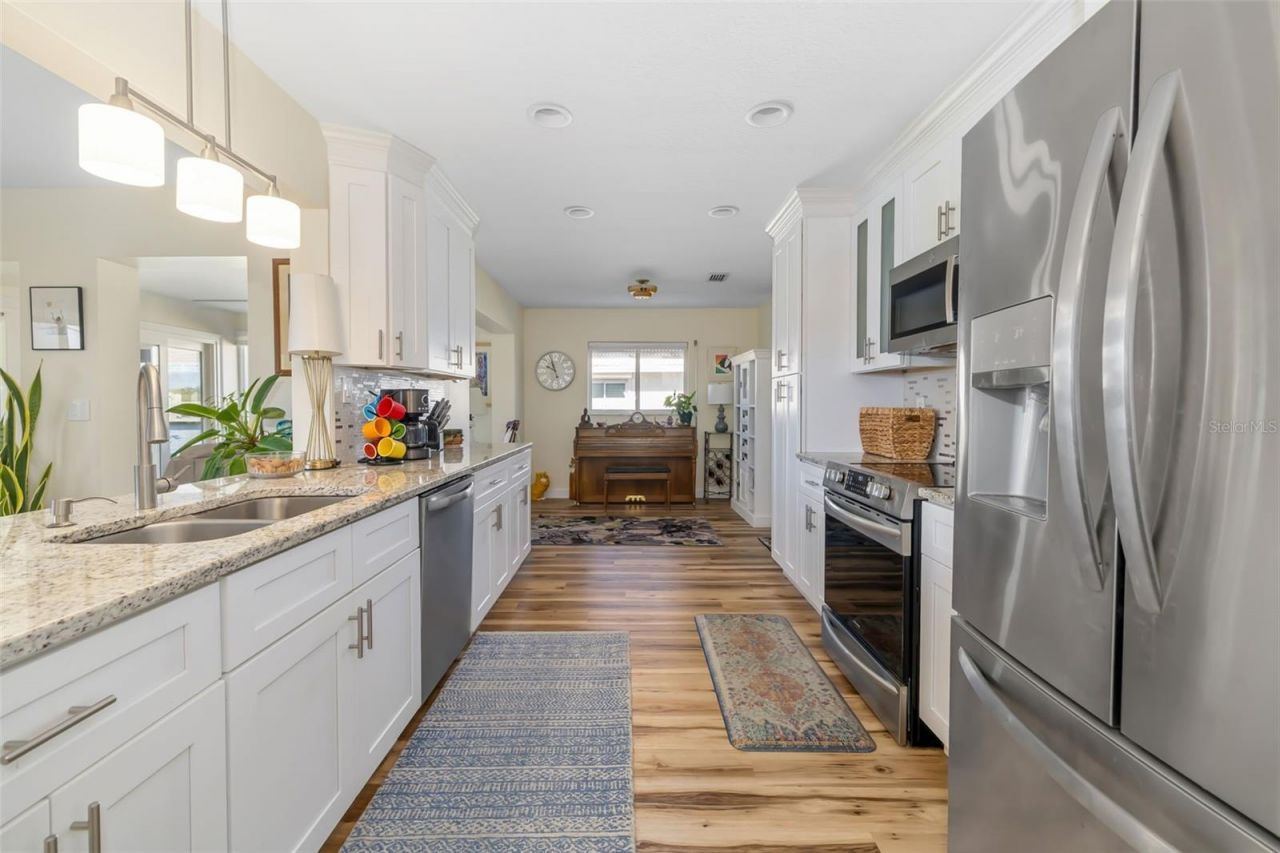 3910 Joyce Drive , Bradenton, FL 34208 Photo