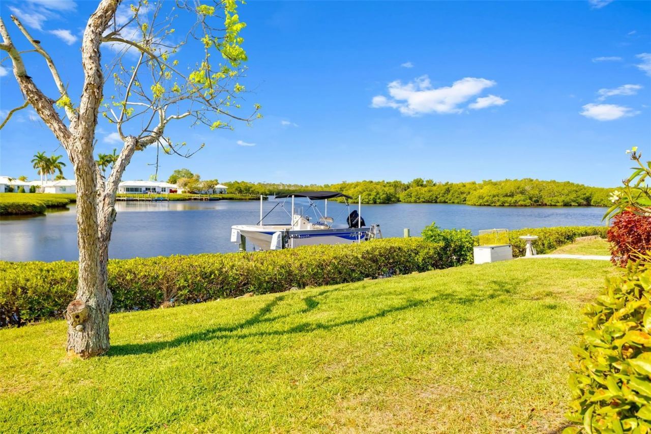 3910 Joyce Drive , Bradenton, FL 34208 Photo