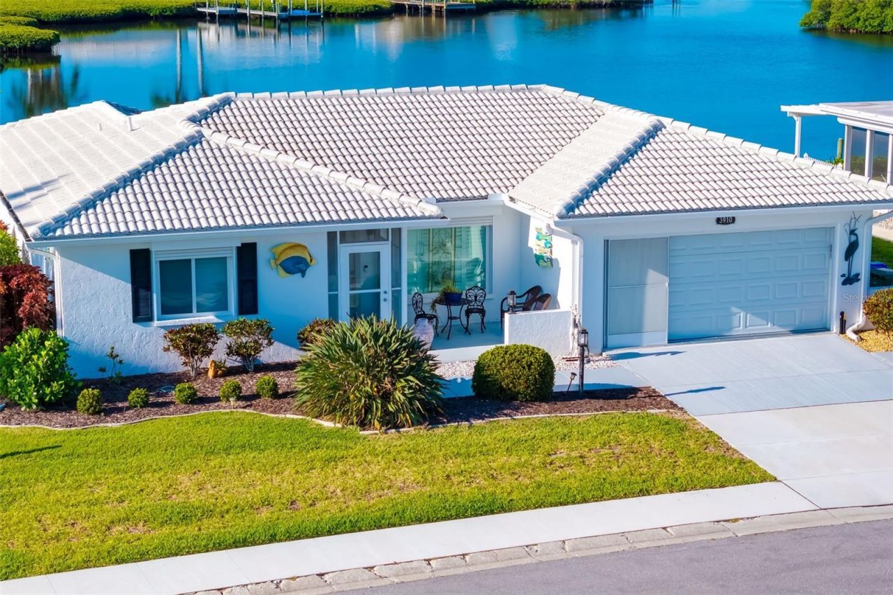 3910 Joyce Drive , Bradenton, FL 34208 Photo