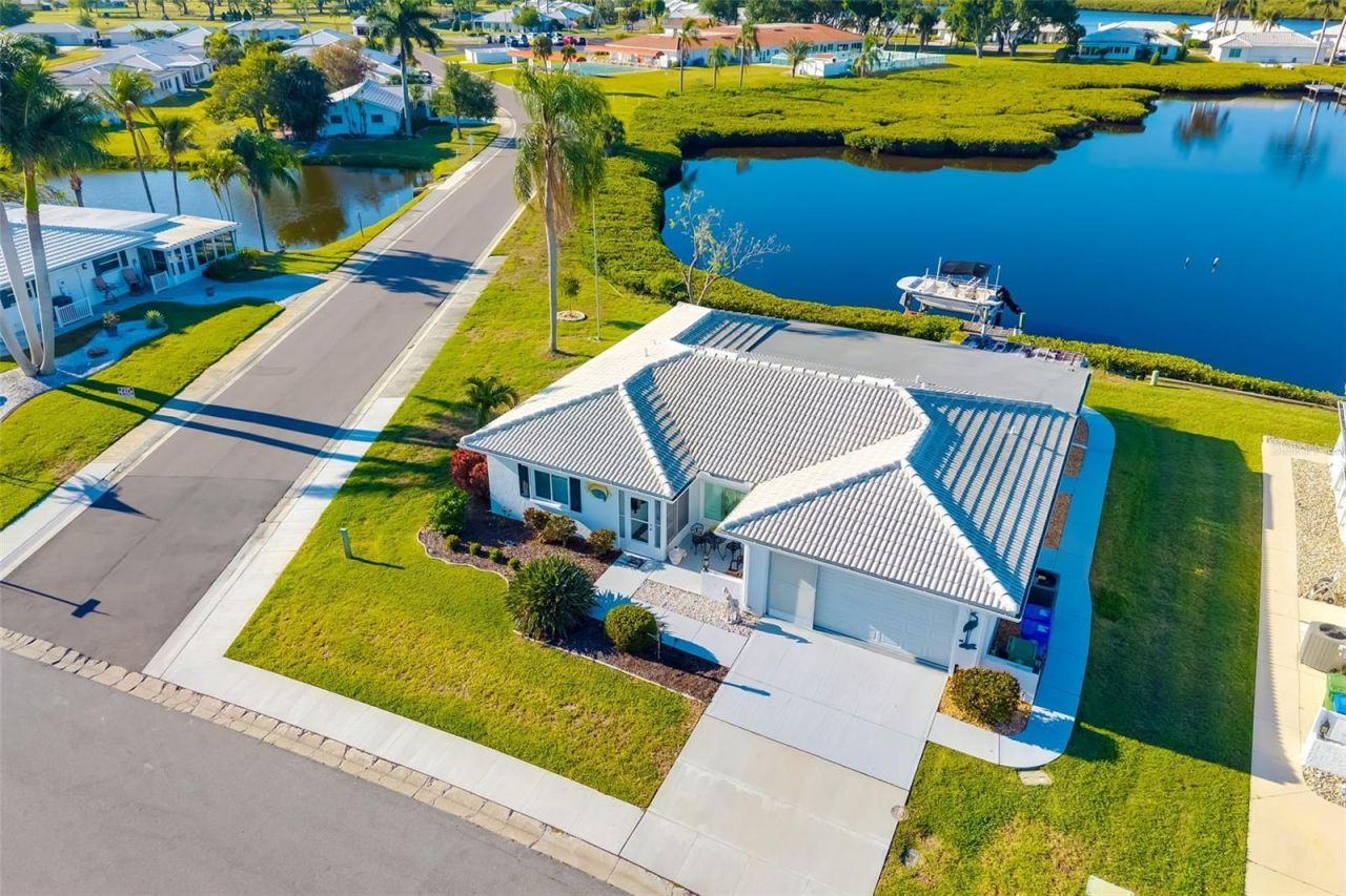 3910 Joyce Drive , Bradenton, FL 34208 Photo