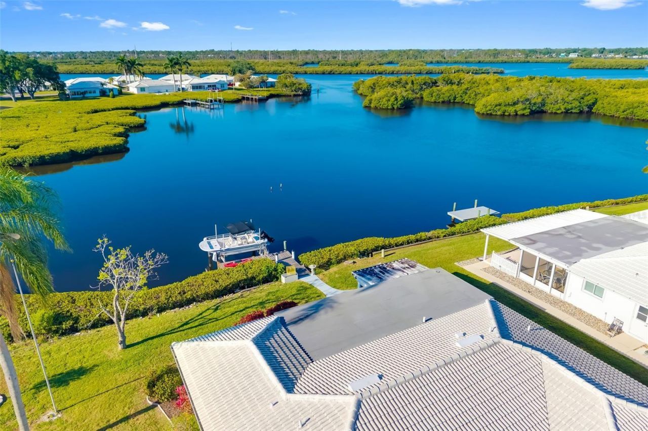 3910 Joyce Drive , Bradenton, FL 34208 Photo