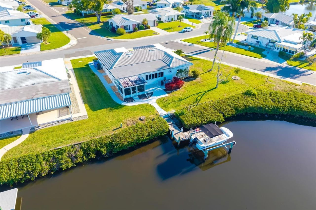 3910 Joyce Drive , Bradenton, FL 34208 Photo