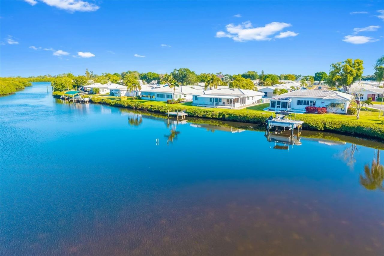 3910 Joyce Drive , Bradenton, FL 34208 Photo