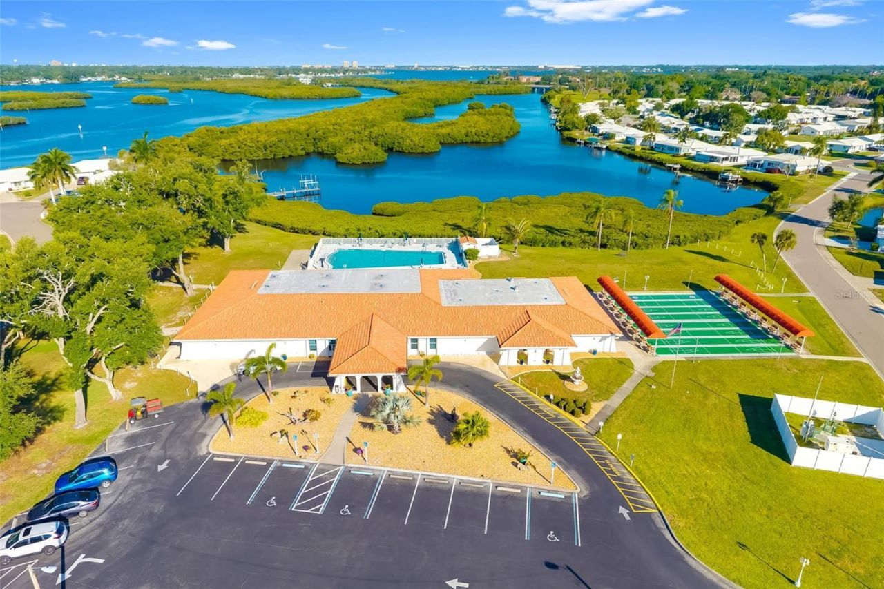 3910 Joyce Drive , Bradenton, FL 34208 Photo