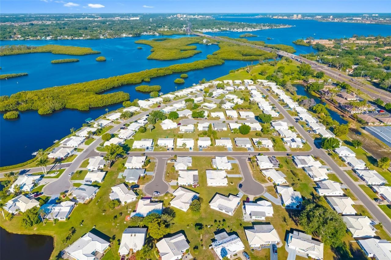 3910 Joyce Drive , Bradenton, FL 34208 Photo