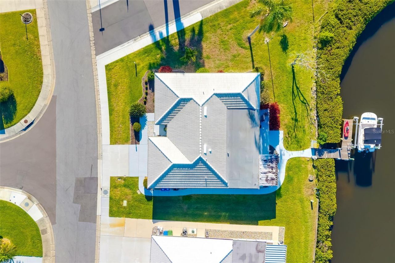 3910 Joyce Drive , Bradenton, FL 34208 Photo