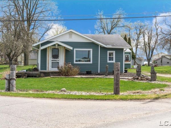 3193 Round Lake , Manitou Beach, MI 49253