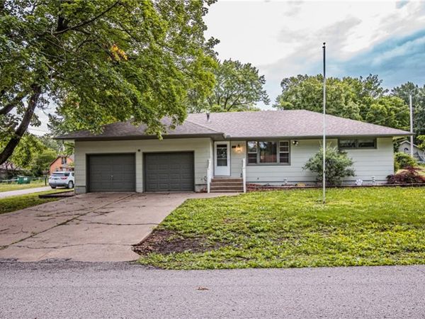 601 S Mulberry Street, Louisburg, KS 66053