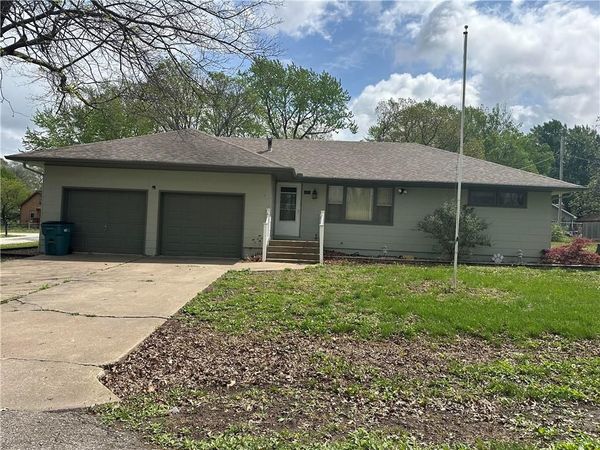 601 S Mulberry Street, Louisburg, KS 66053