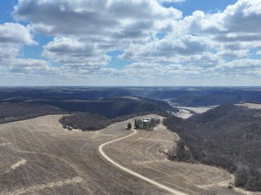 8492 Glory Road, Yucatan Twp, MN 55943