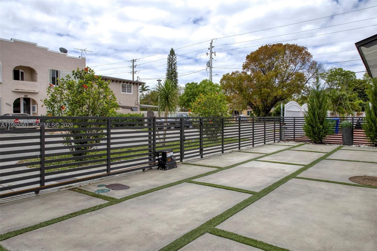 2397 SW 13th St , Miami, FL 33145 Photo