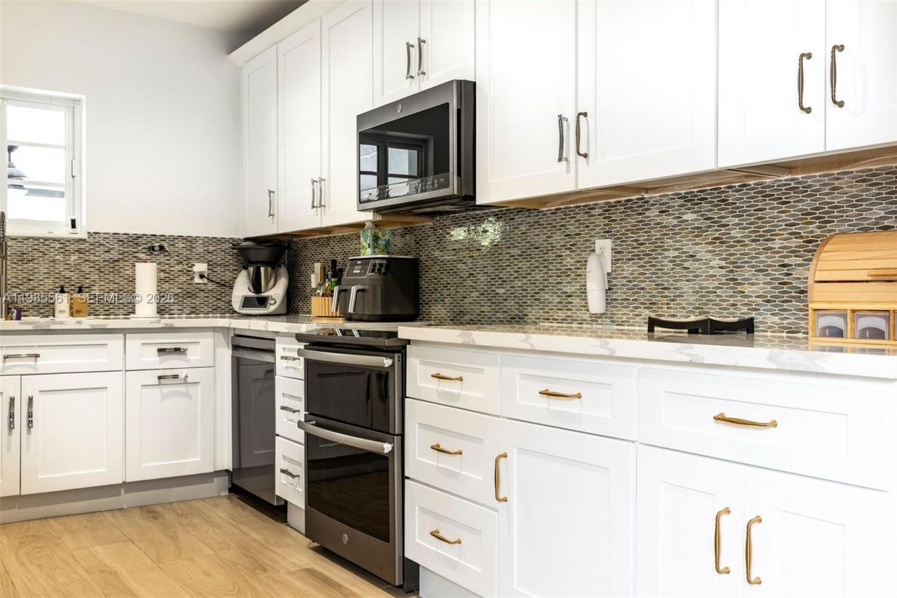 2397 SW 13th St , Miami, FL 33145 Photo