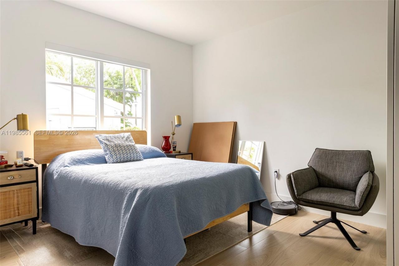 2397 SW 13th St , Miami, FL 33145 Photo