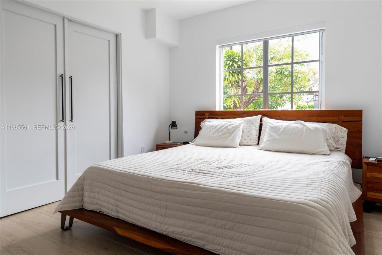 2397 SW 13th St , Miami, FL 33145 Photo