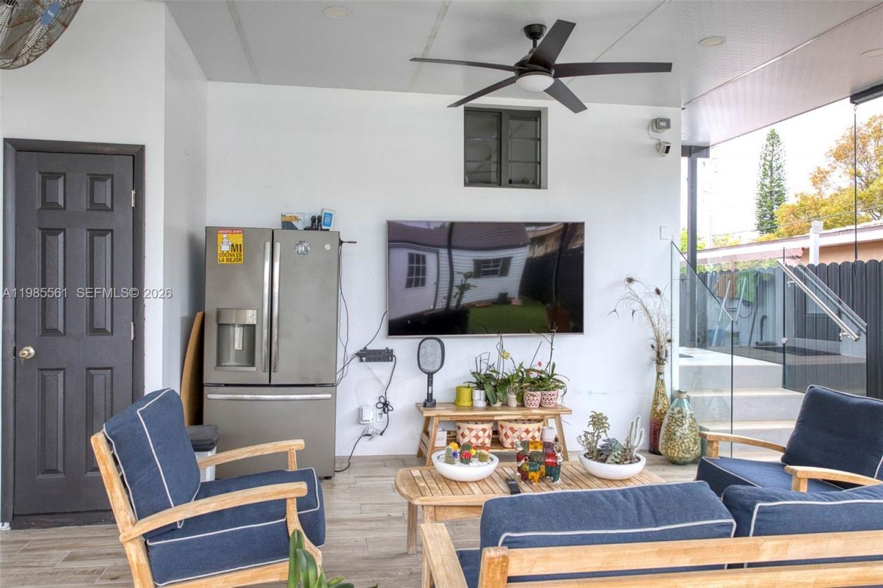 2397 SW 13th St , Miami, FL 33145 Photo