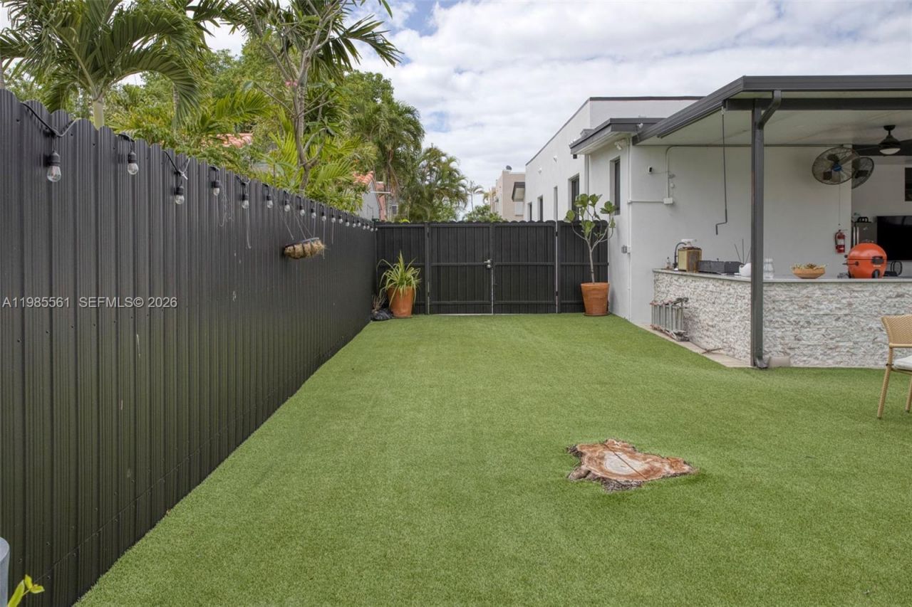 2397 SW 13th St , Miami, FL 33145 Photo