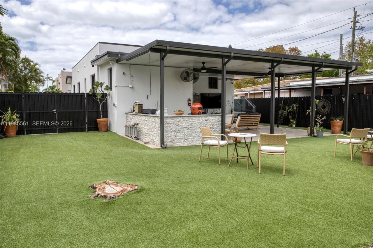 2397 SW 13th St , Miami, FL 33145 Photo