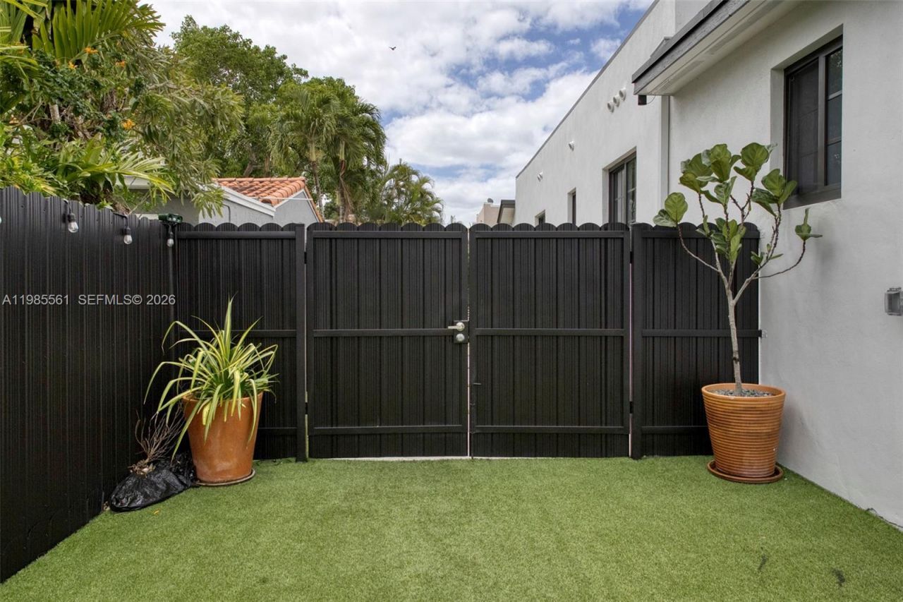 2397 SW 13th St , Miami, FL 33145 Photo