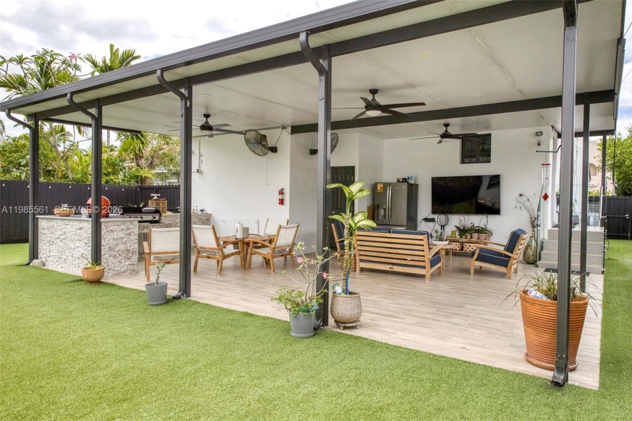 2397 SW 13th St , Miami, FL 33145 Photo