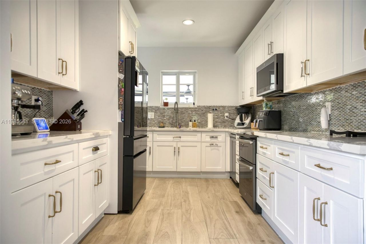 2397 SW 13th St , Miami, FL 33145 Photo