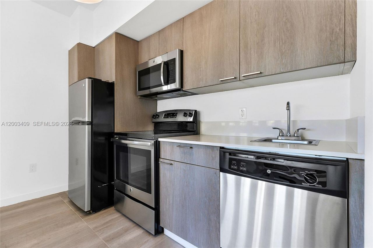 557 Michigan Ave , Unit 212, Miami Beach, FL 33139 Photo