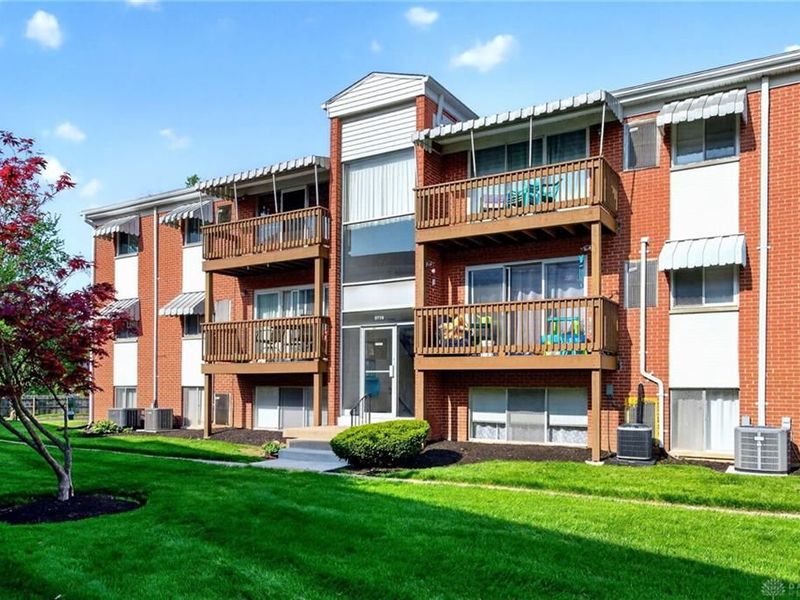 5710 W Coach Drive, Unit B, Kettering, OH 45440 Photo 3