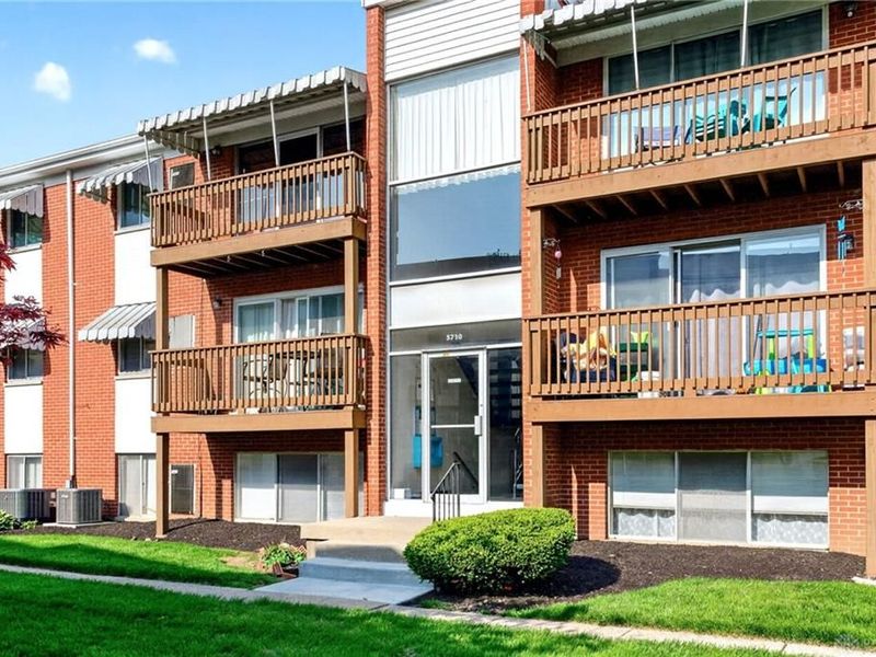 5710 W Coach Drive, Unit B, Kettering, OH 45440 Photo 4