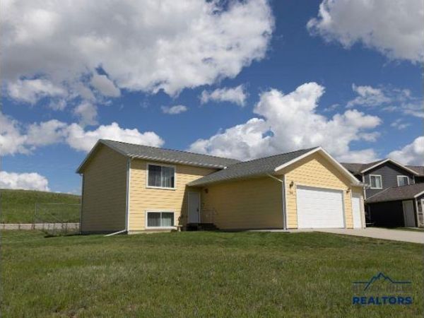 752 BEAR TOOTH CT, Box Elder, SD 57719