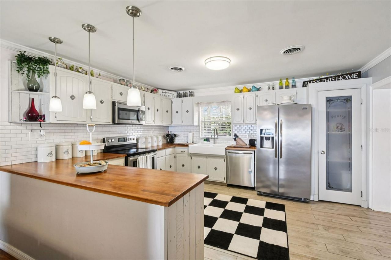 214 Paradise Lane , Crescent City, FL 32112 Photo