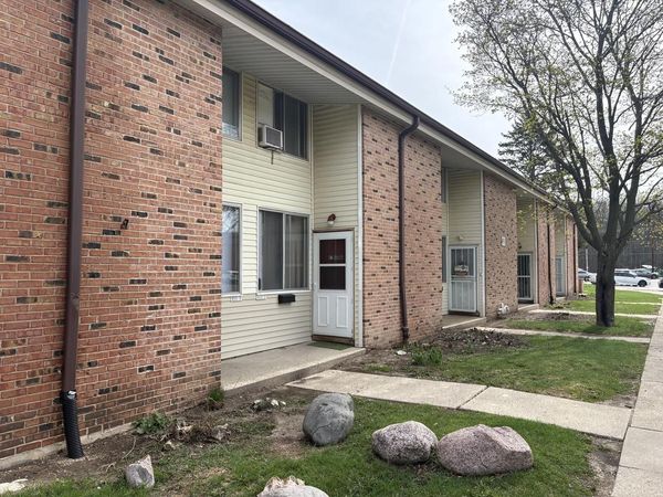 8931 N Swan ROAD, Unit B, Milwaukee, WI 53224