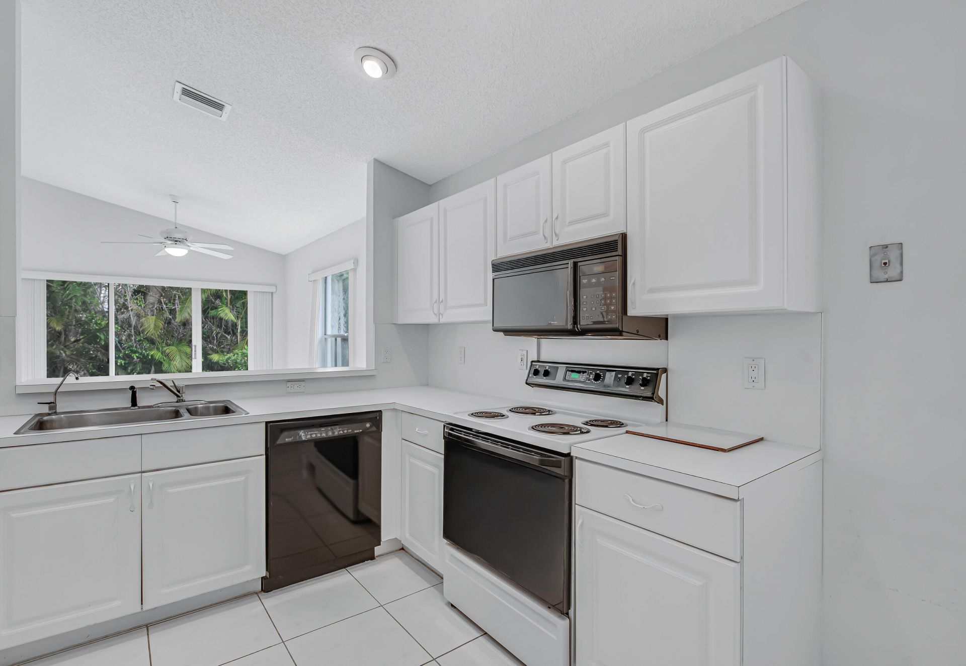 9758 Harbour Lake Circle, Boynton Beach, FL 33437 Photo