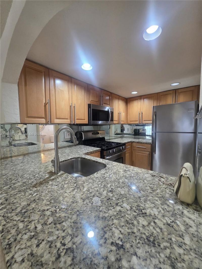 6709 N Kendall Dr, Unit 228, Pinecrest, FL 33156 Photo