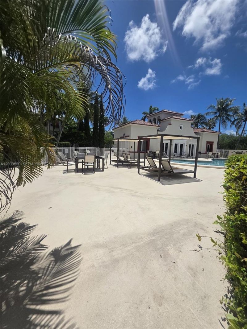 6709 N Kendall Dr, Unit 228, Pinecrest, FL 33156 Photo