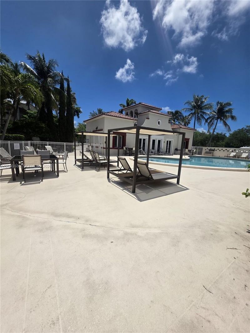 6709 N Kendall Dr, Unit 228, Pinecrest, FL 33156 Photo