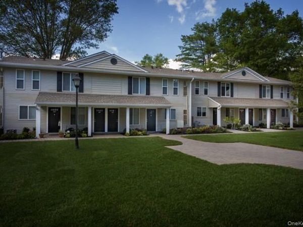 45 Country Club Drive , Unit 17J, Coram, NY 11727