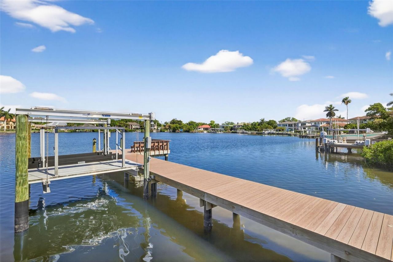 460 Coffee Pot Riviera Ne, Saint Petersburg, FL 33704 Photo