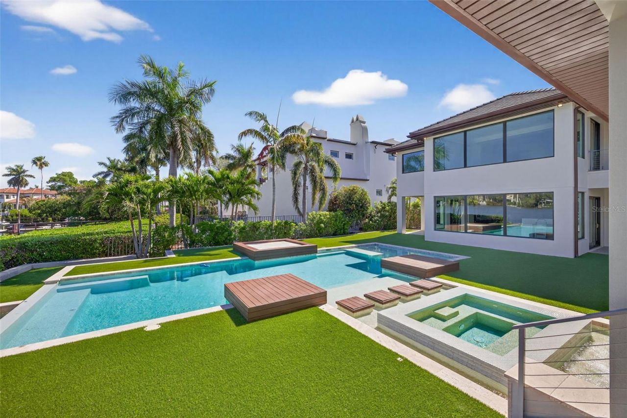 460 Coffee Pot Riviera Ne, Saint Petersburg, FL 33704 Photo