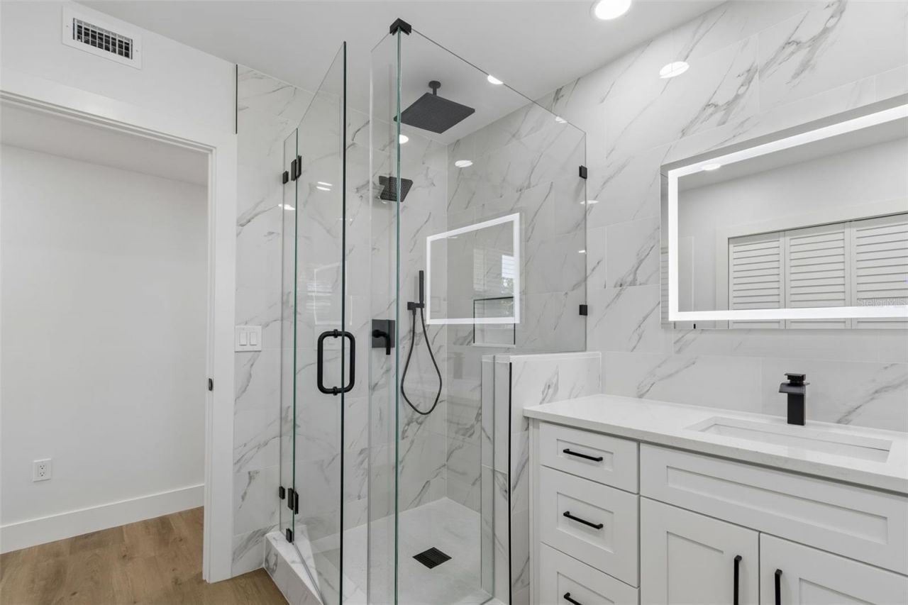 4790 Shore Acres Boulevard Ne, Saint Petersburg, FL 33703 Photo