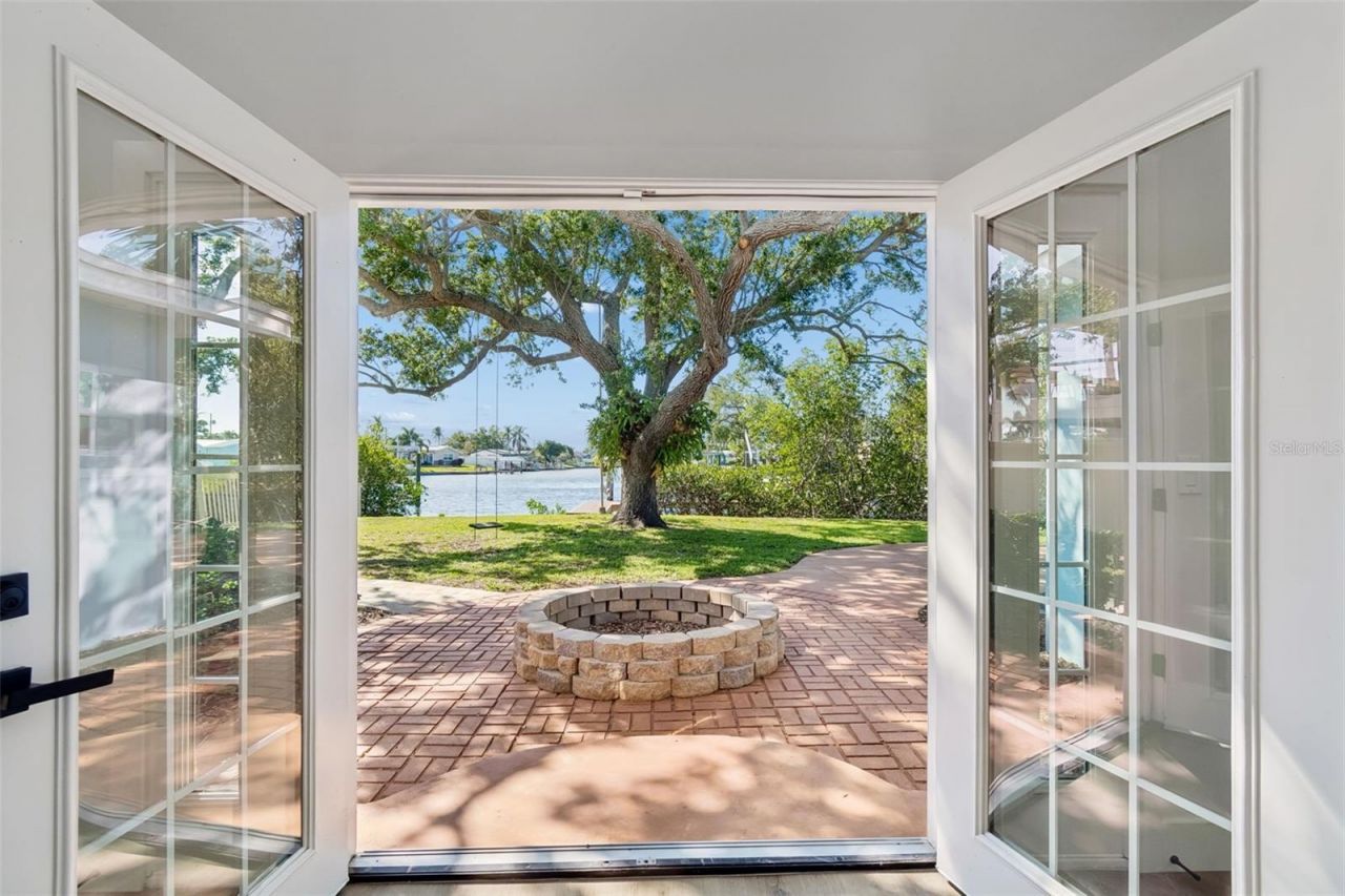 4790 Shore Acres Boulevard Ne, Saint Petersburg, FL 33703 Photo