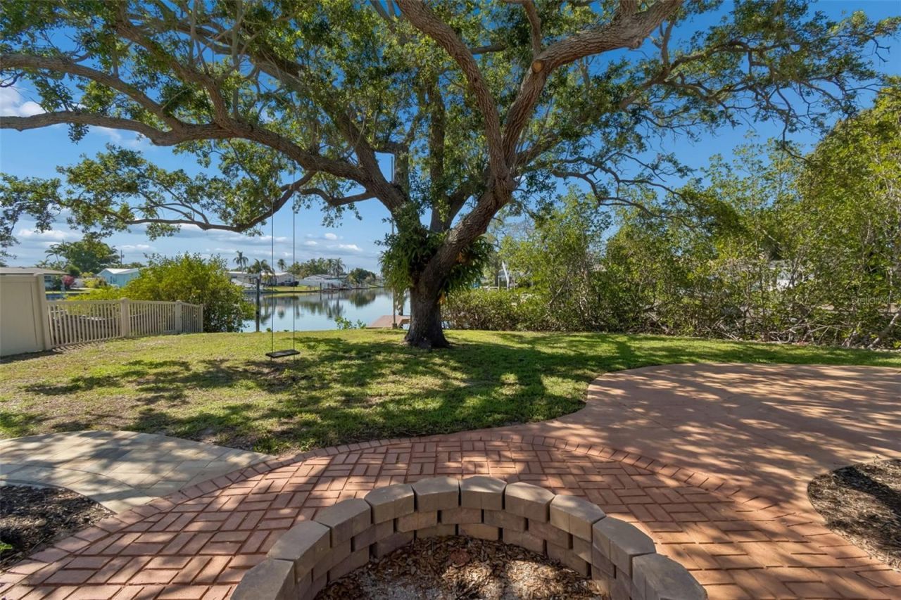 4790 Shore Acres Boulevard Ne, Saint Petersburg, FL 33703 Photo