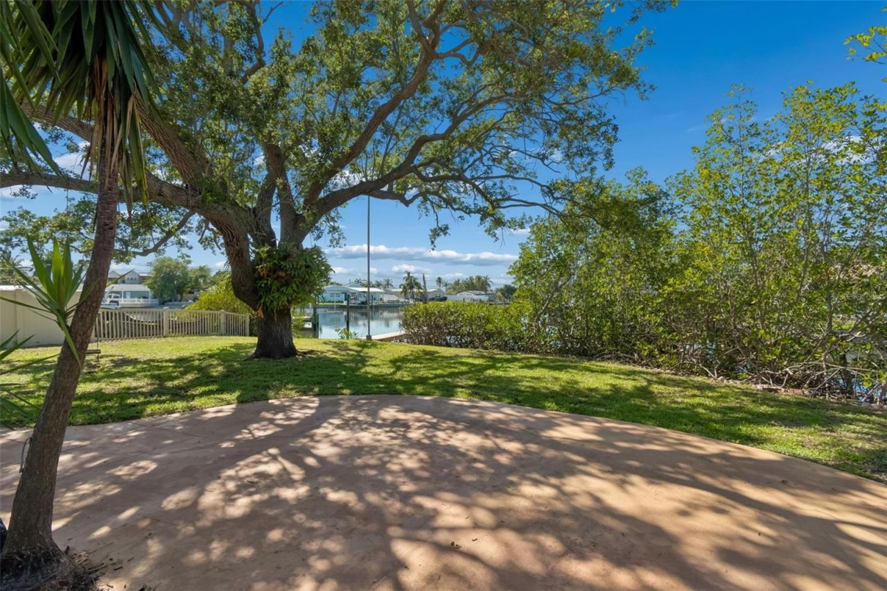 4790 Shore Acres Boulevard Ne, Saint Petersburg, FL 33703 Photo