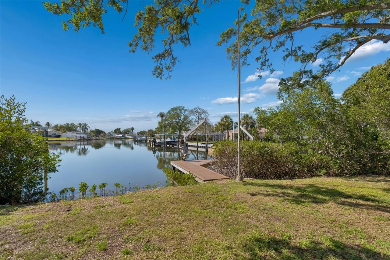 4790 Shore Acres Boulevard Ne, Saint Petersburg, FL 33703 Photo
