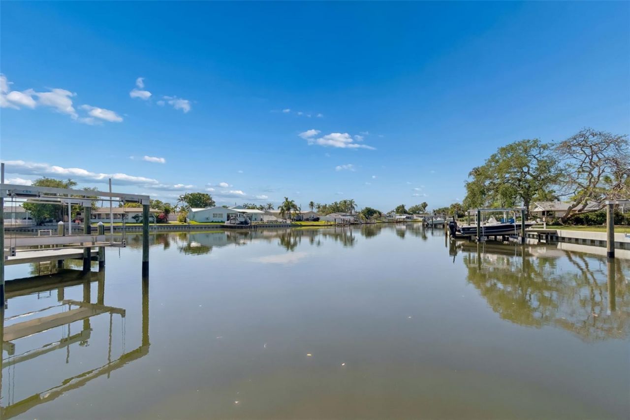 4790 Shore Acres Boulevard Ne, Saint Petersburg, FL 33703 Photo