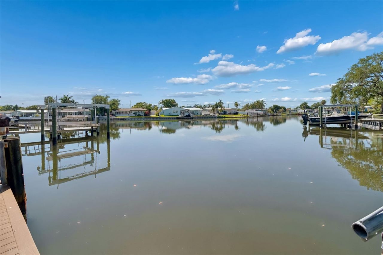 4790 Shore Acres Boulevard Ne, Saint Petersburg, FL 33703 Photo