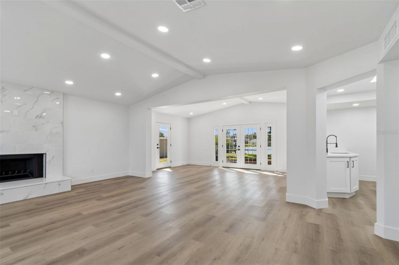 4790 Shore Acres Boulevard Ne, Saint Petersburg, FL 33703 Photo