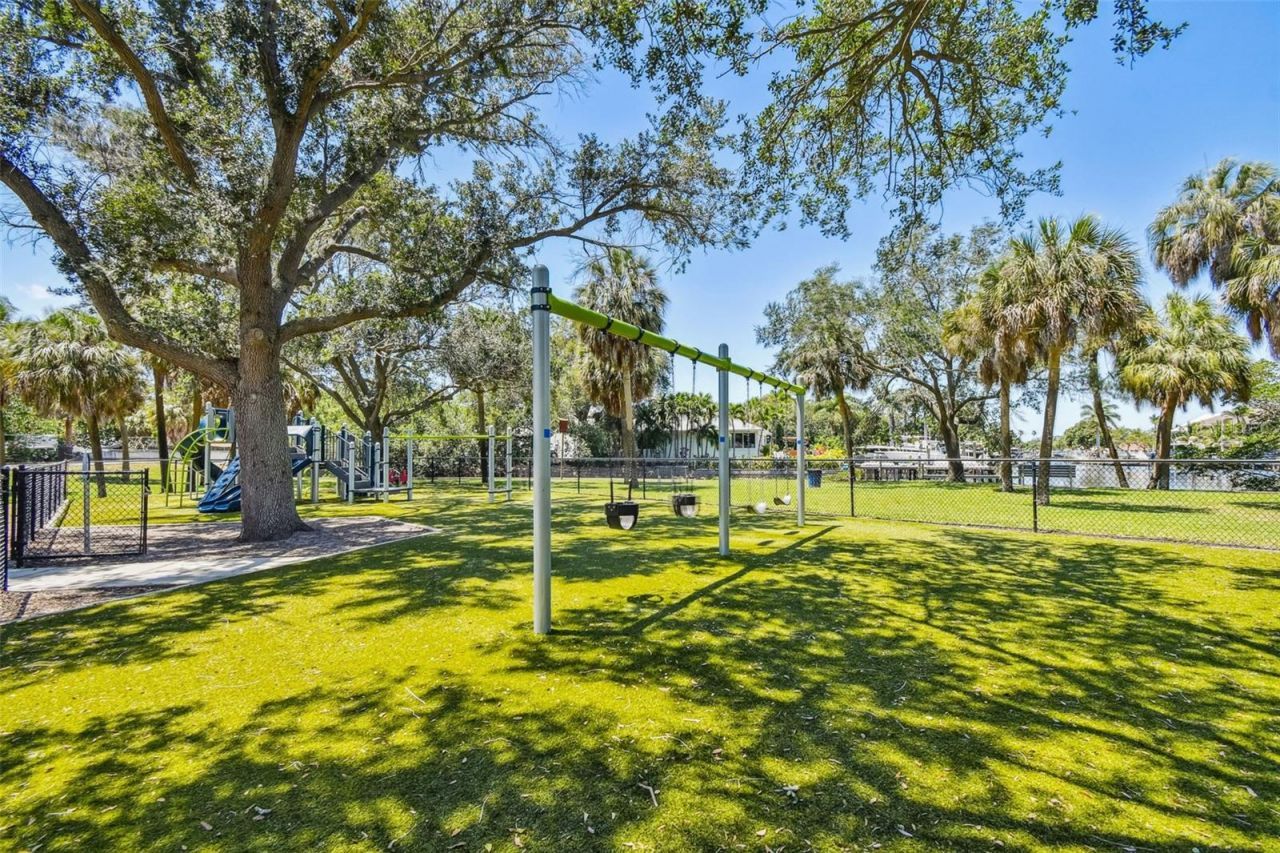 4790 Shore Acres Boulevard Ne, Saint Petersburg, FL 33703 Photo