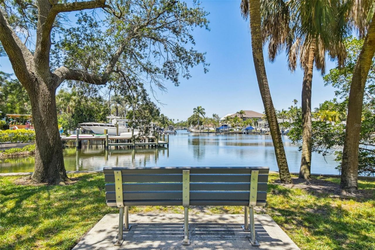 4790 Shore Acres Boulevard Ne, Saint Petersburg, FL 33703 Photo