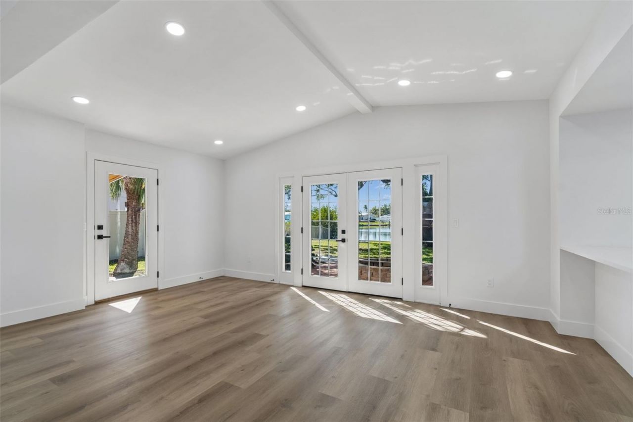 4790 Shore Acres Boulevard Ne, Saint Petersburg, FL 33703 Photo