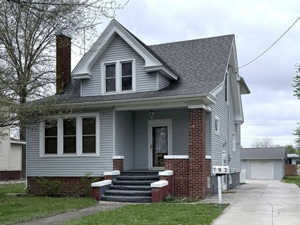 782 MONROE Street, Galesburg, IL 61401